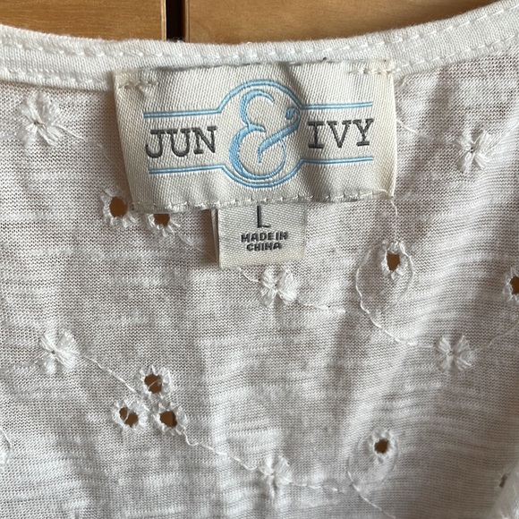 Francesca’s Vneck rouched blouse - Picture 5 of 9